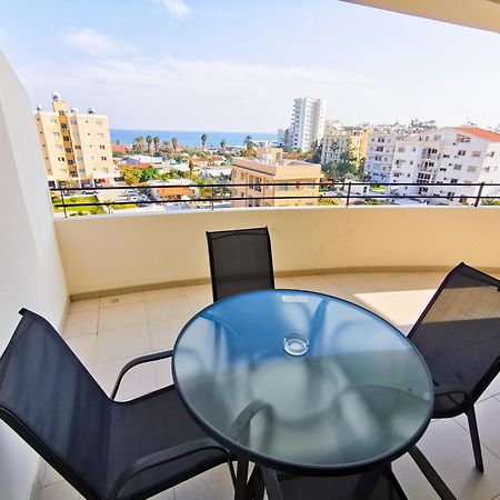 License to Chill Apartment Larnaca Esterno foto