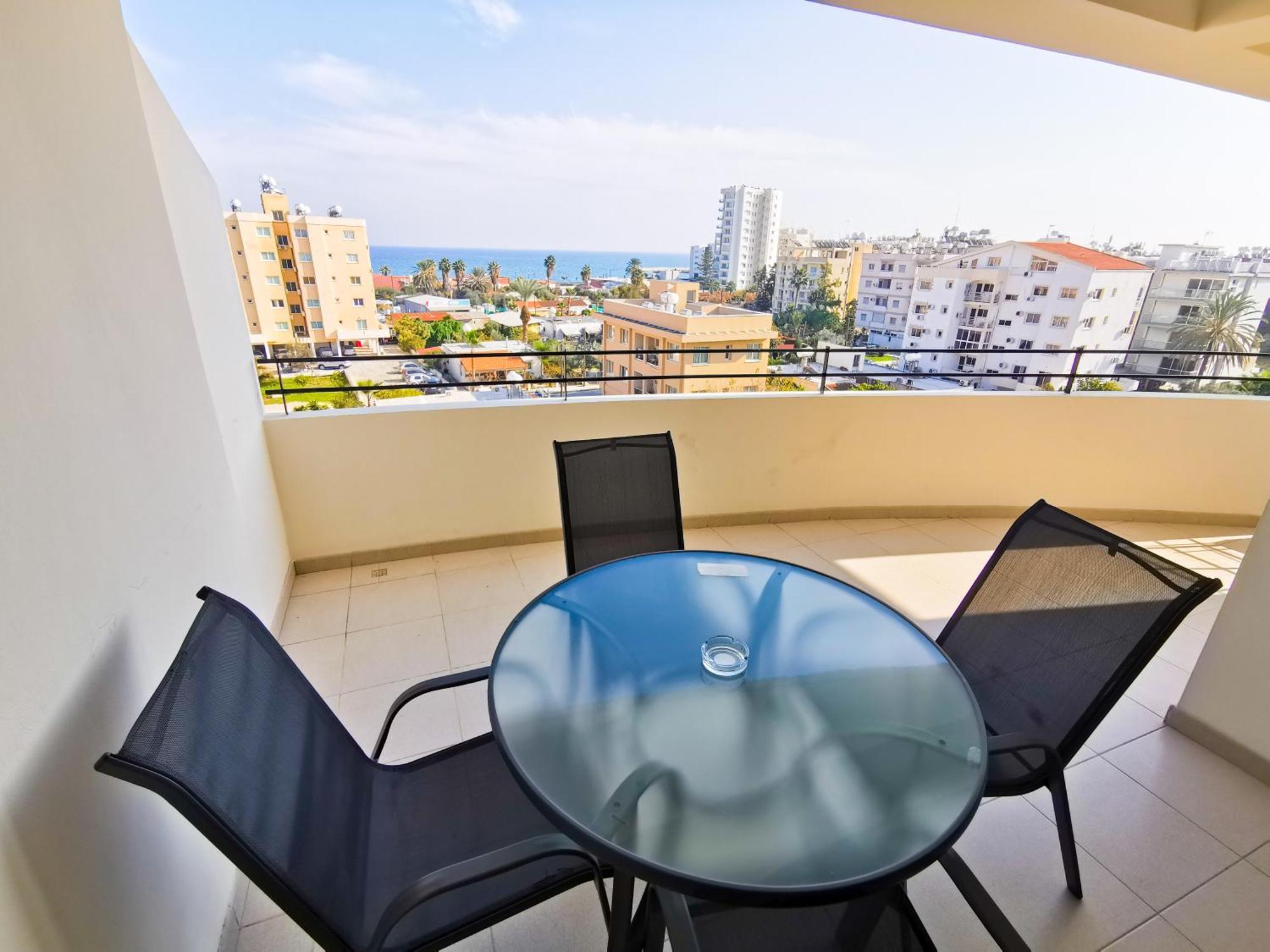 License to Chill Apartment Larnaca Esterno foto